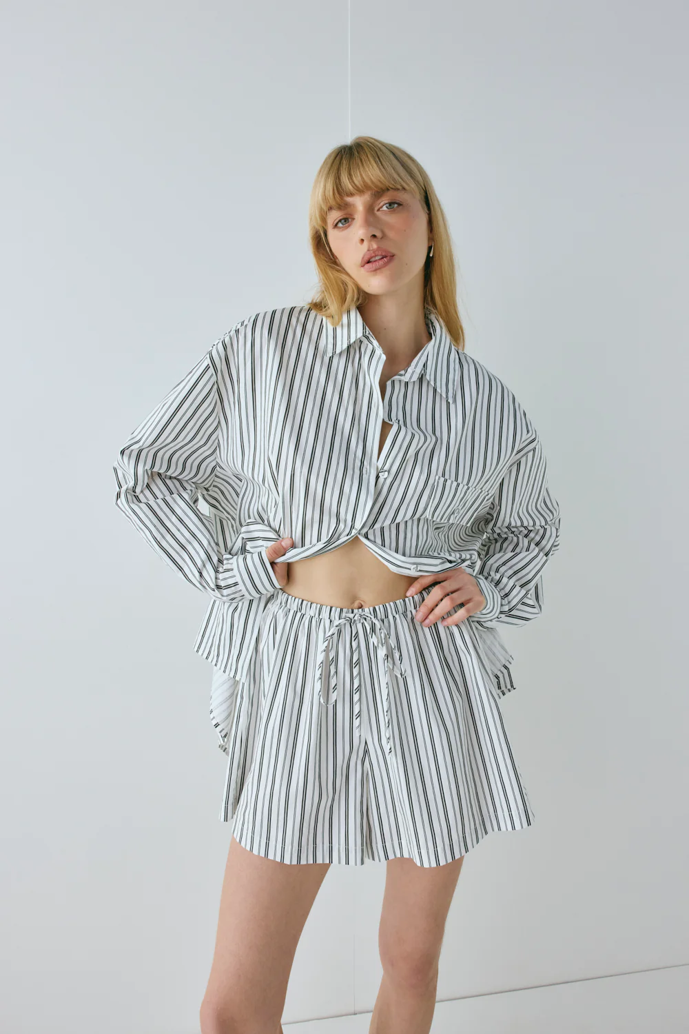 Annika Shorts Black Stripe - Image 2