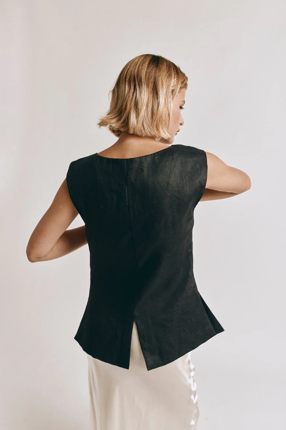 Aria Vest Black - Image 2