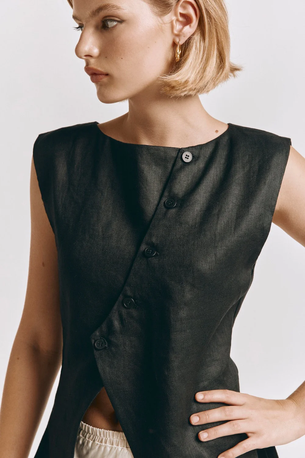 Aria Vest Black - Image 4