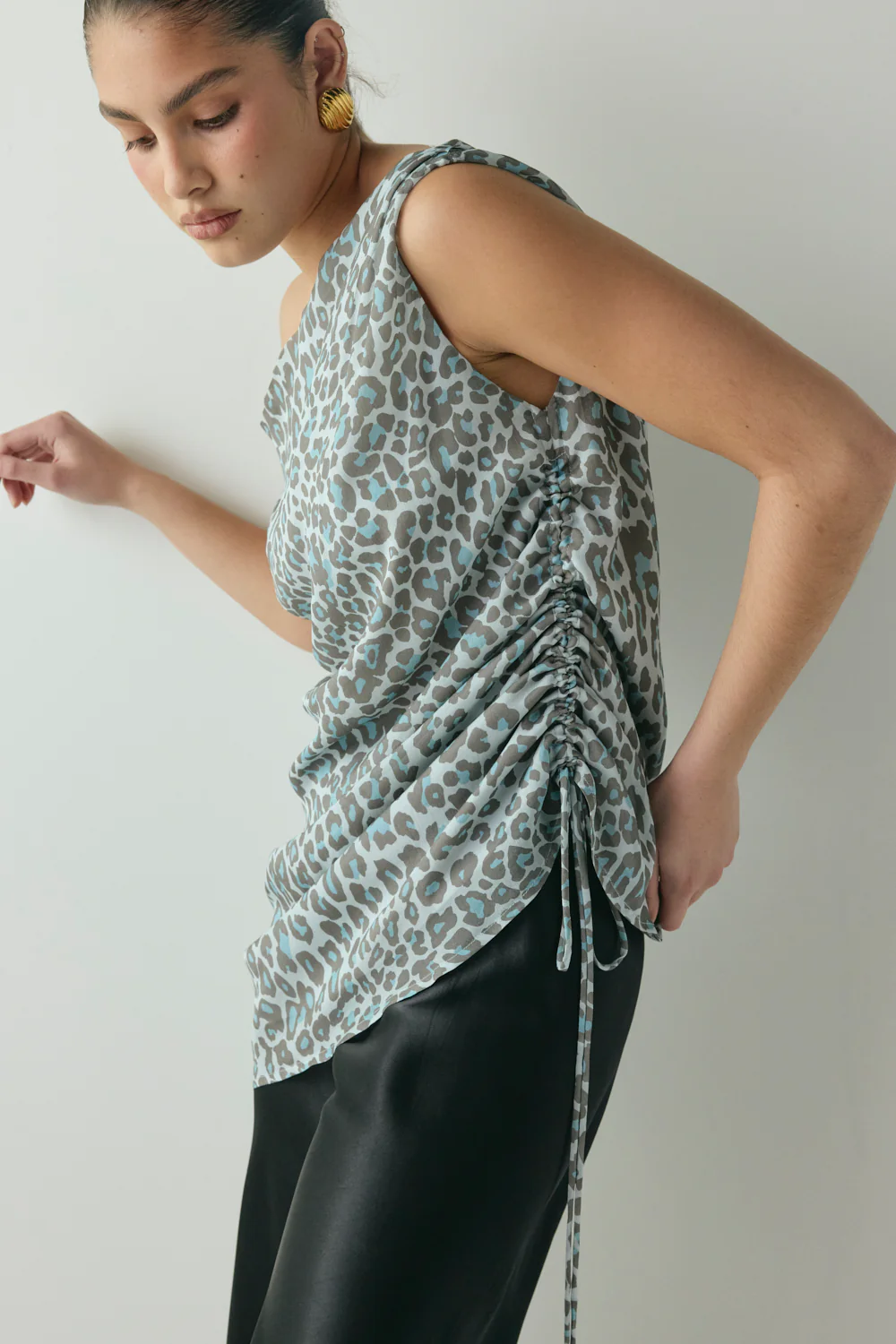 Lara Tunic Top Blue Leopard - Image 3