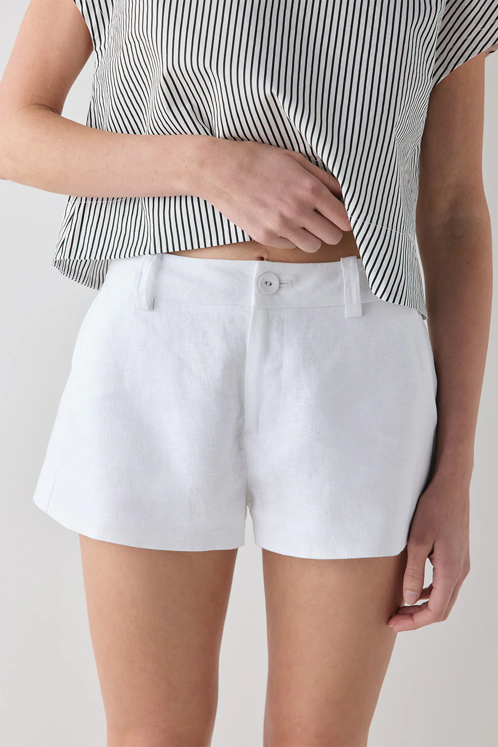 Levy Linen Shorts White - Image 2