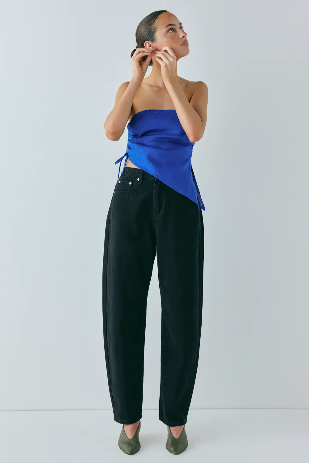 Lex Mid Rise Barrel Denim Jeans Black - Image 2
