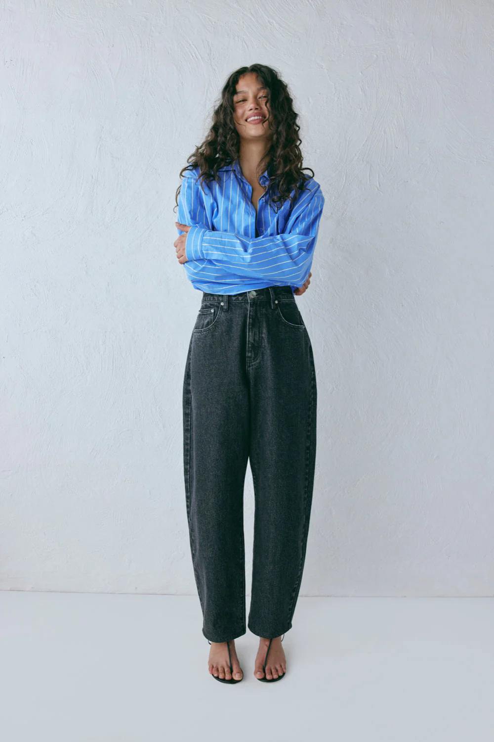 Lex Mid Rise Barrel Denim Jeans Washed Black