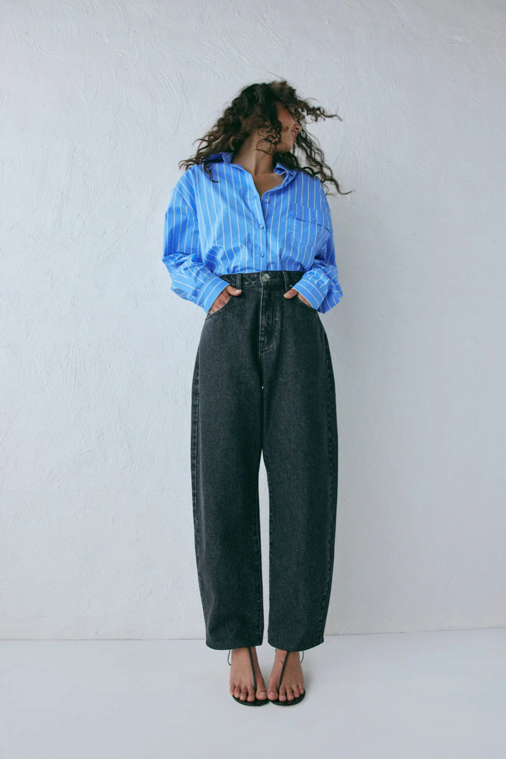 Lex Mid Rise Barrel Denim Jeans Washed Black - Image 3