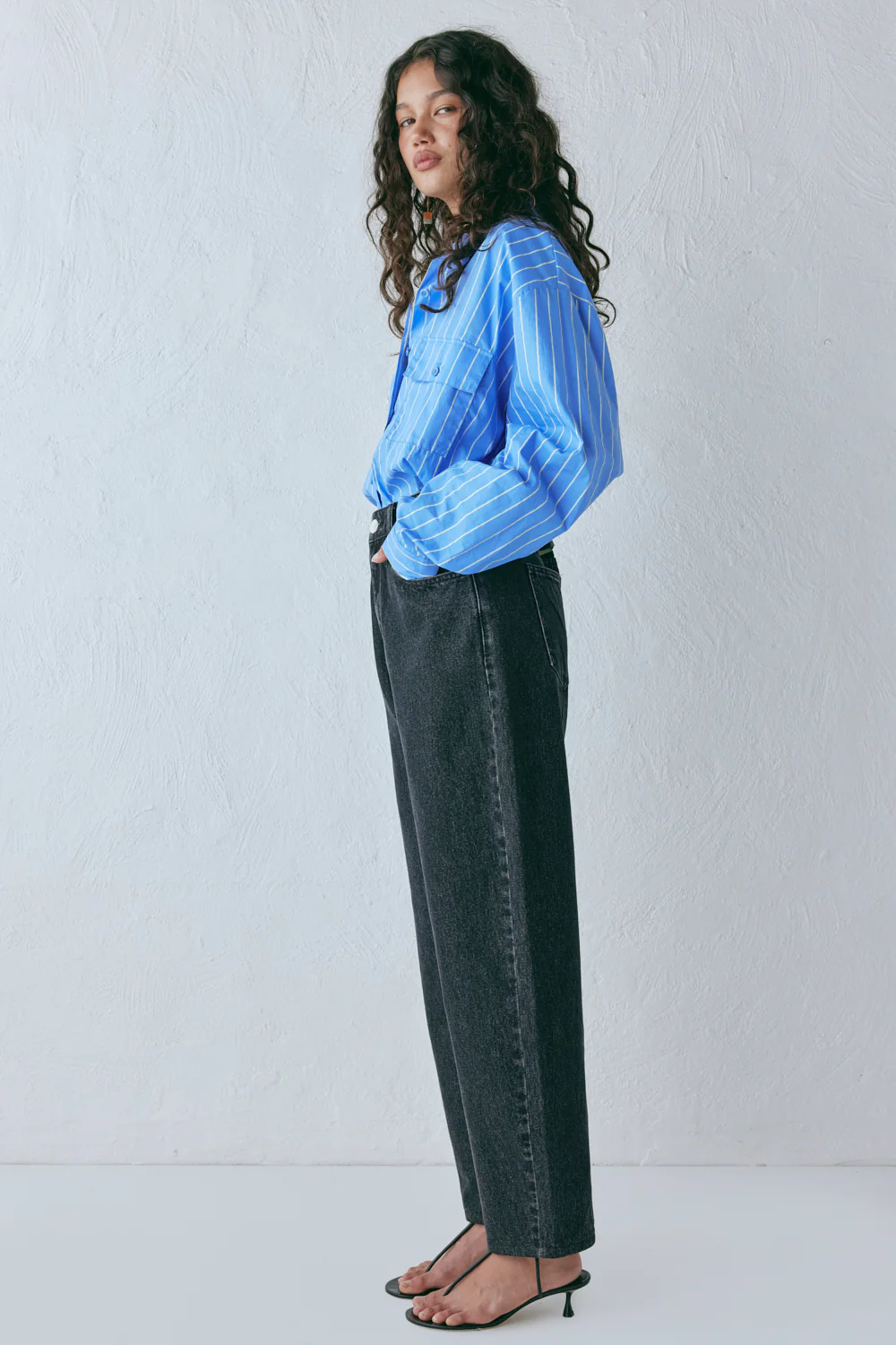 Lex Mid Rise Barrel Denim Jeans Washed Black - Image 5