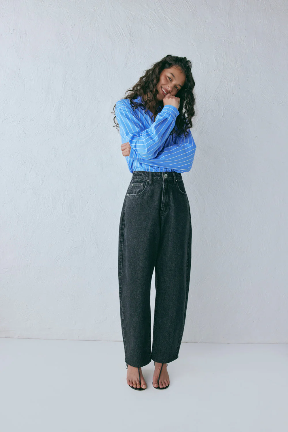 Lex Mid Rise Barrel Denim Jeans Washed Black - Image 6