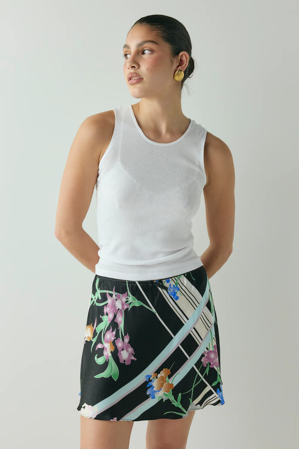 Lola Satin Mini Skirt Zari - Image 2