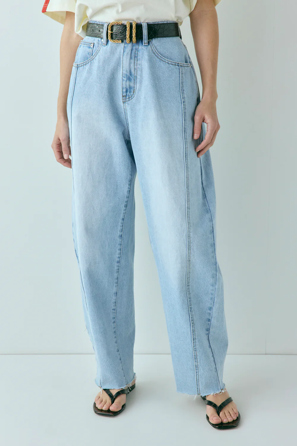 Nyra High Rise Barrel Denim Jeans Light Blue - Image 2