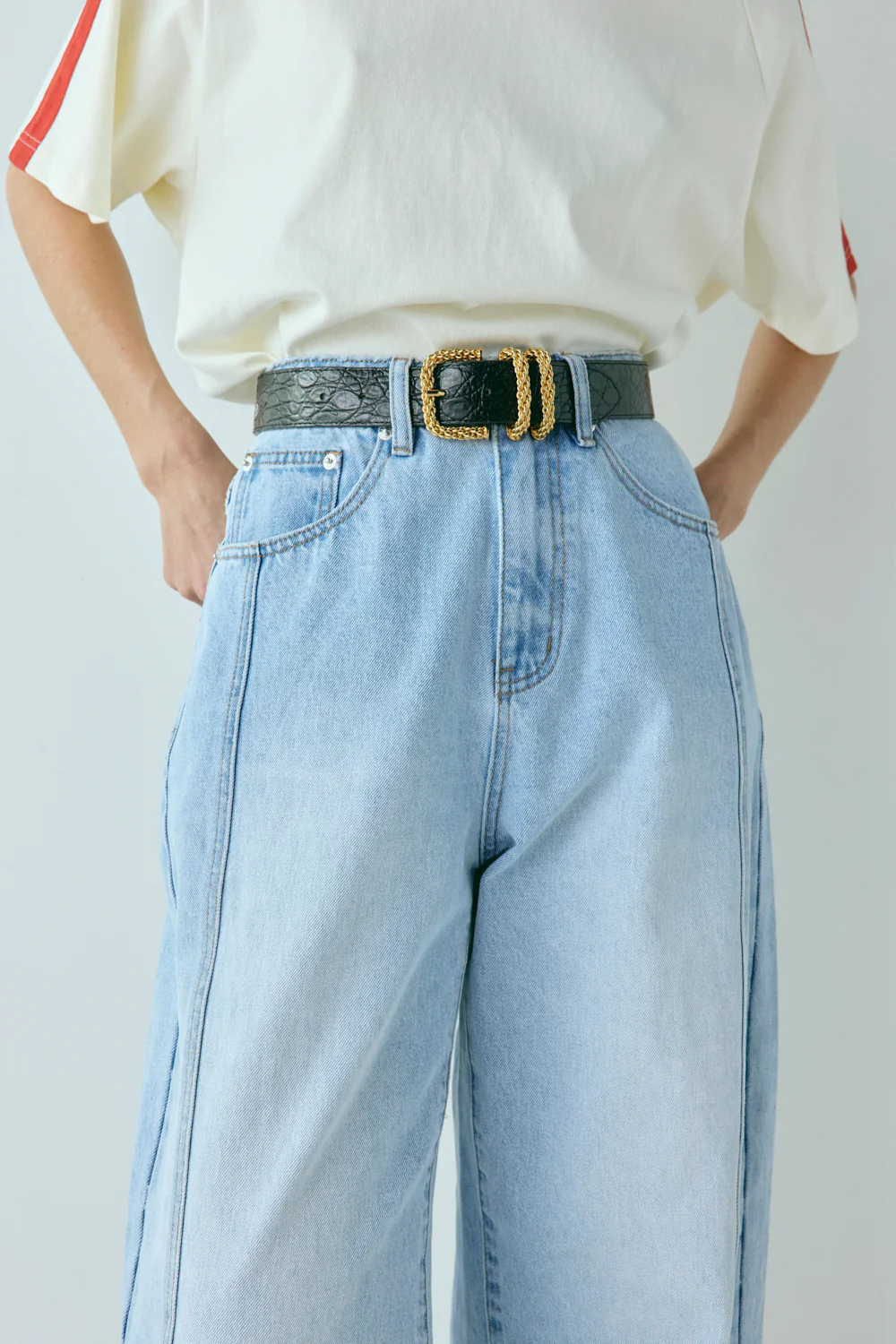 Nyra High Rise Barrel Denim Jeans Light Blue - Image 4