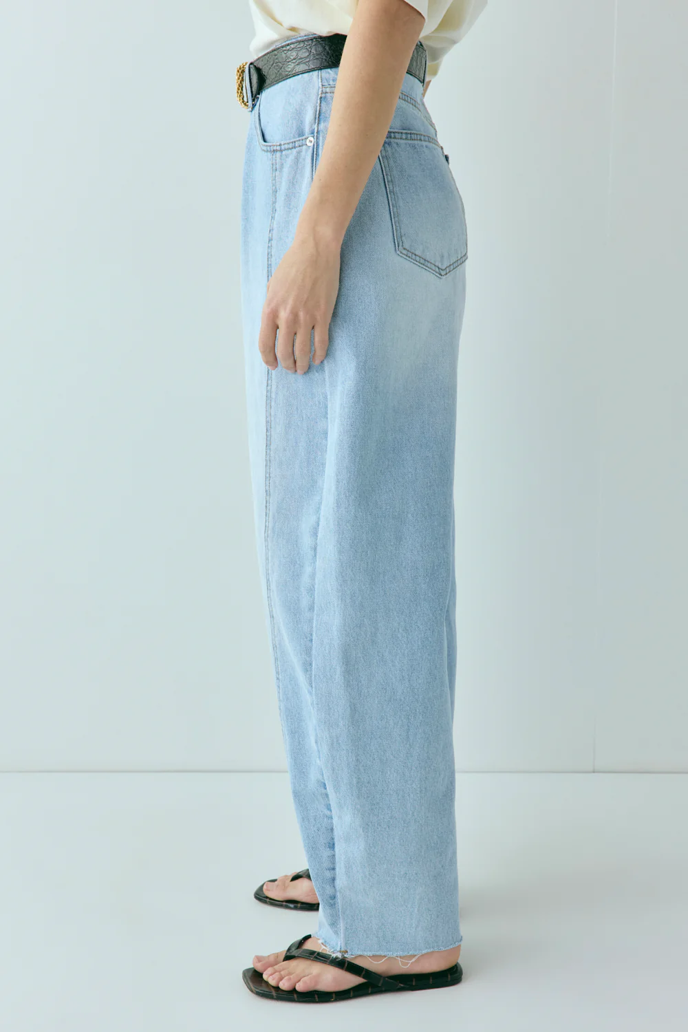 Nyra High Rise Barrel Denim Jeans Light Blue - Image 6