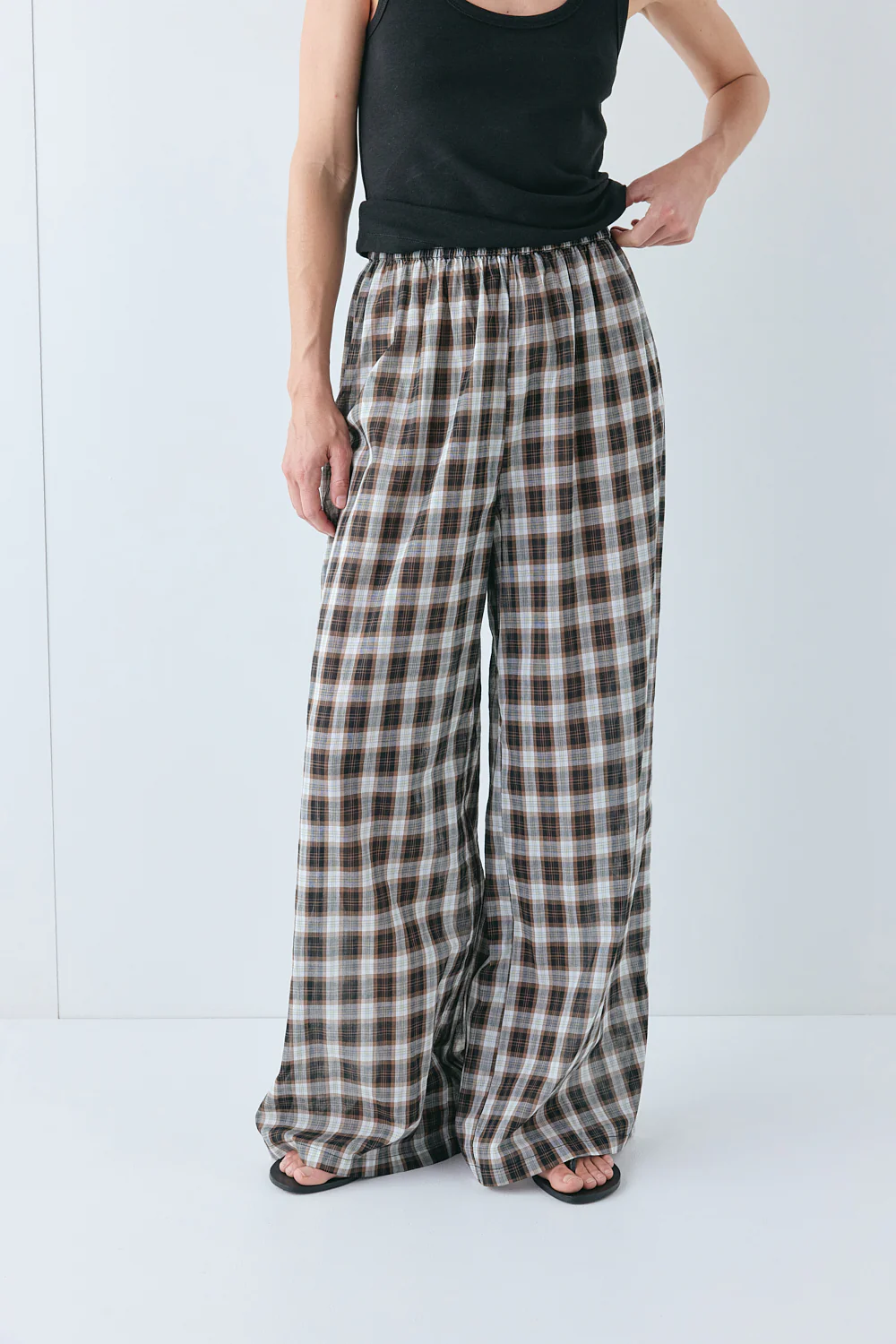 Raya Pants Check - Image 3