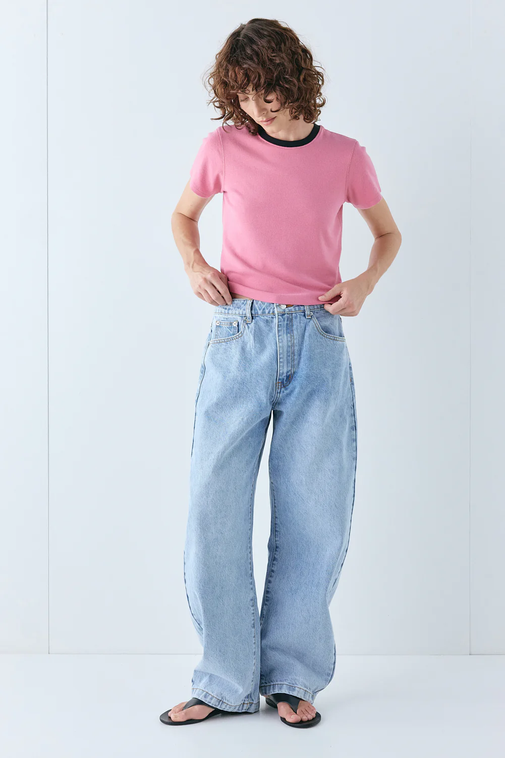 Sami Mid Rise Barrel Denim Jeans Washed Blue - Image 2