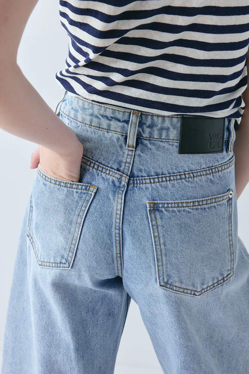 Sami Mid Rise Barrel Denim Jeans Washed Blue - Image 3