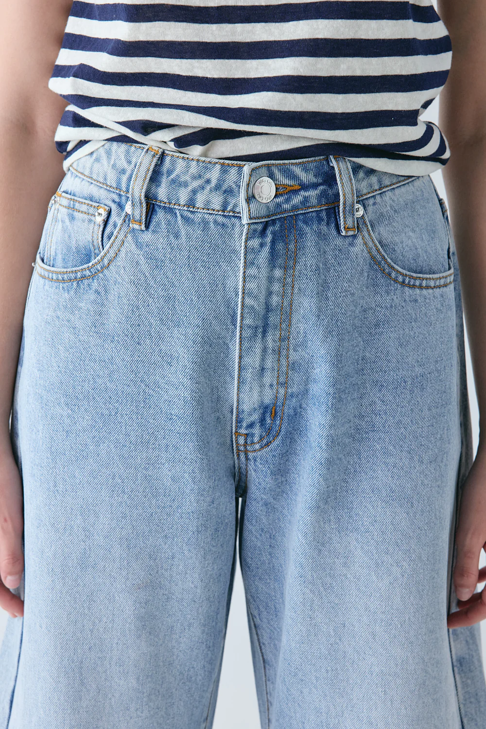 Sami Mid Rise Barrel Denim Jeans Washed Blue - Image 7