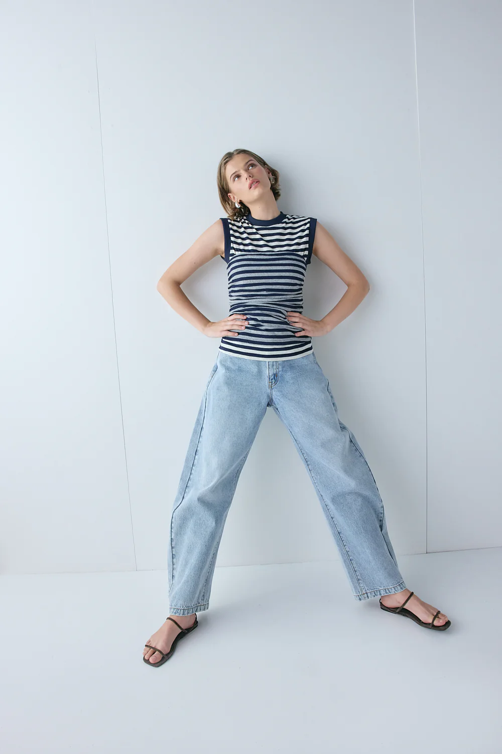Sami Mid Rise Barrel Denim Jeans Washed Blue - Image 8