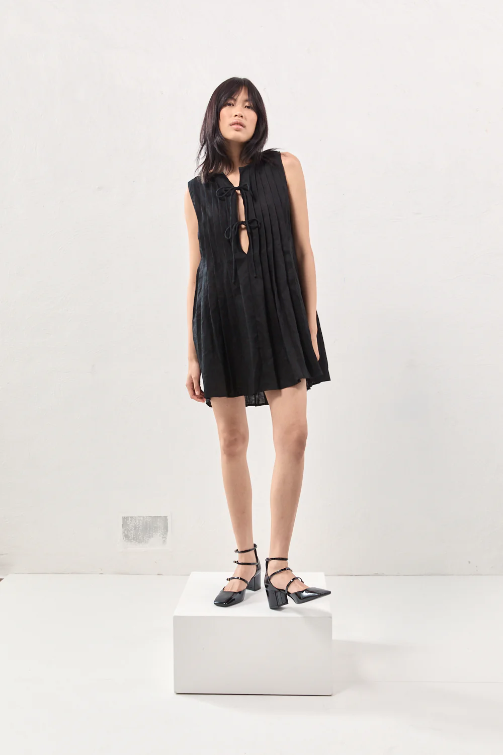 Valeria Linen Mini Dress Black - Image 4