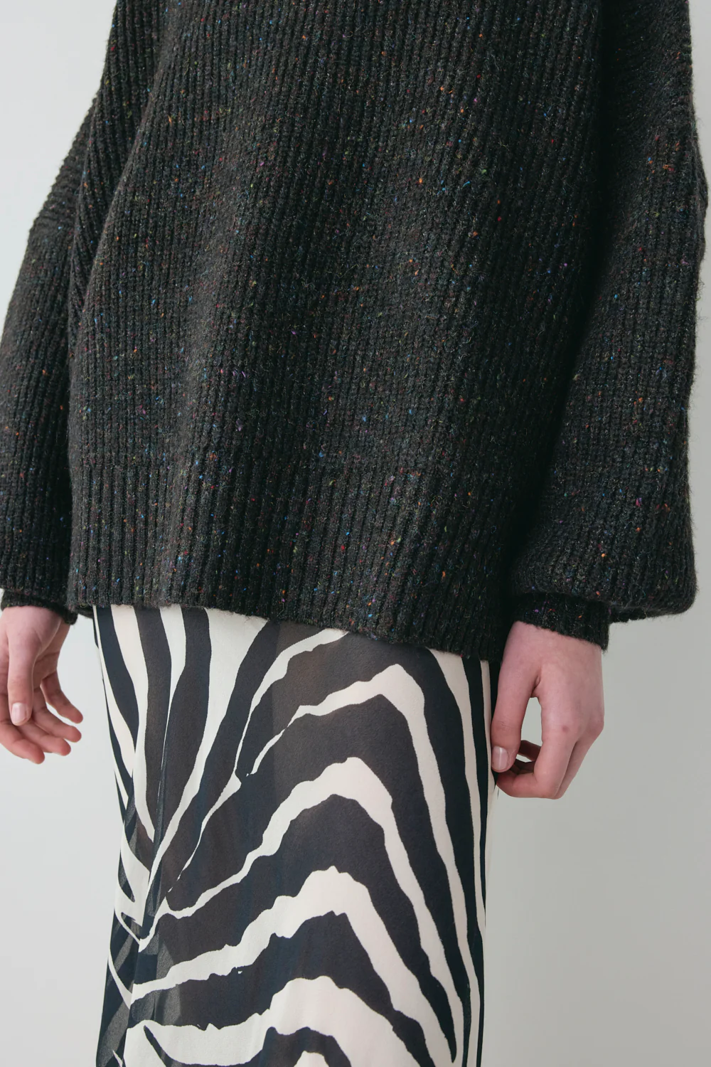 Yumi Knit Jumper Black Speckle - Image 3